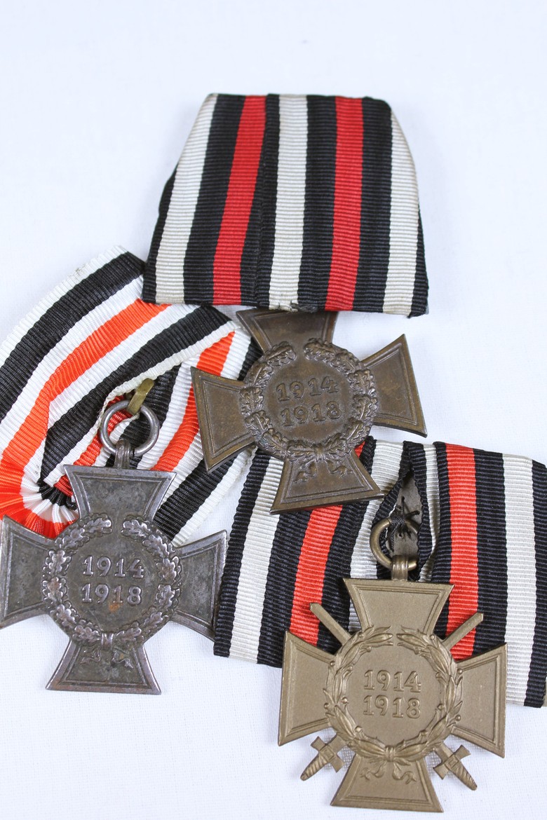 Ehrenkreuze des Ersten Weltkriege in verschiedenen Ausführungen