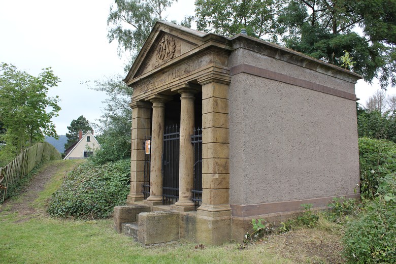 Mausoleum der Familie M.W. Michelsohn auf dem jüdischen Friedhof Hausberge, errichtet um 1912/13